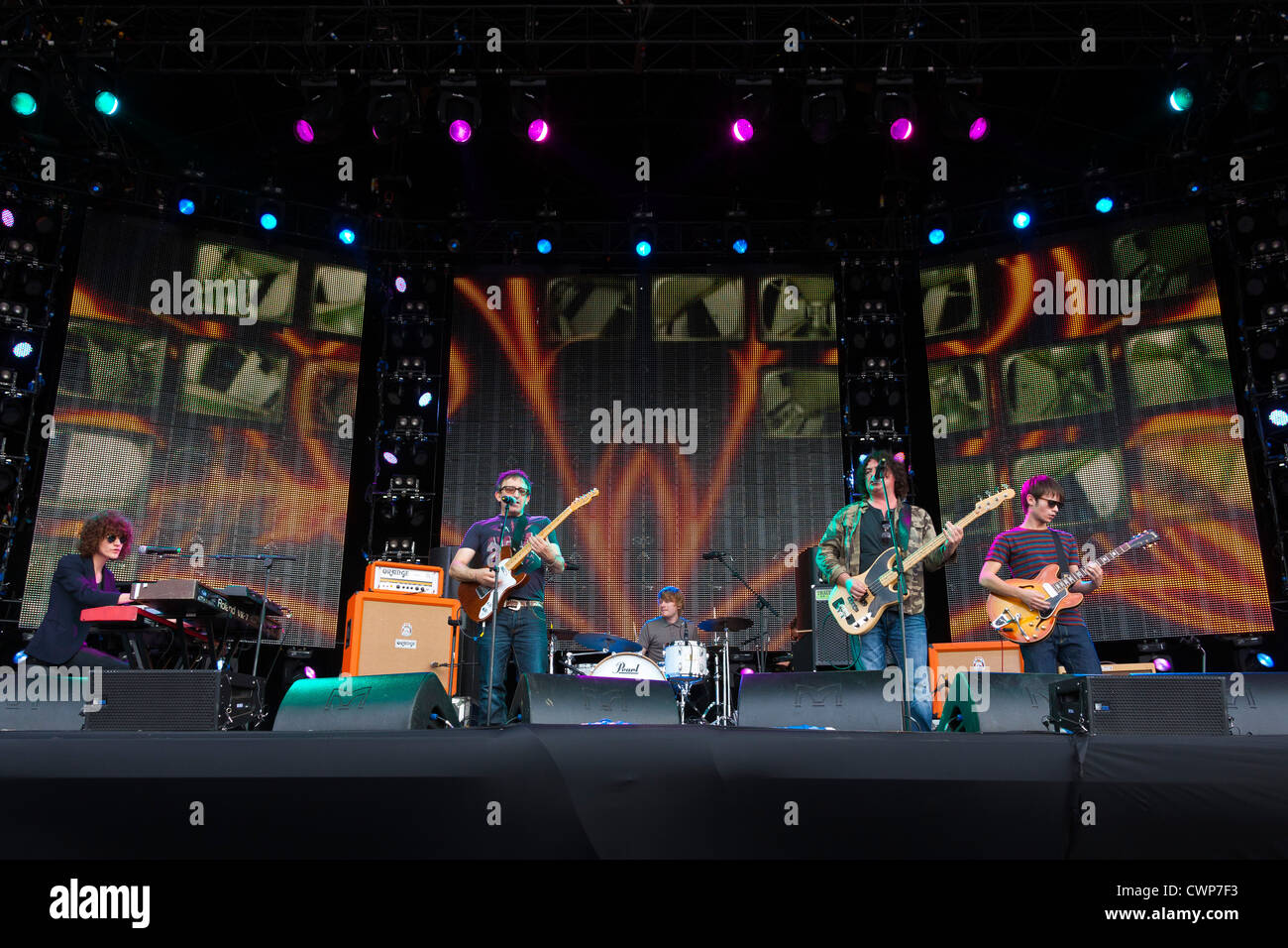 Le Lightning Seeds avec Ian Broudie & Martyn Campbell sur scène au Festival de rembobinage Henley on Thames 2012. Par0289 Banque D'Images