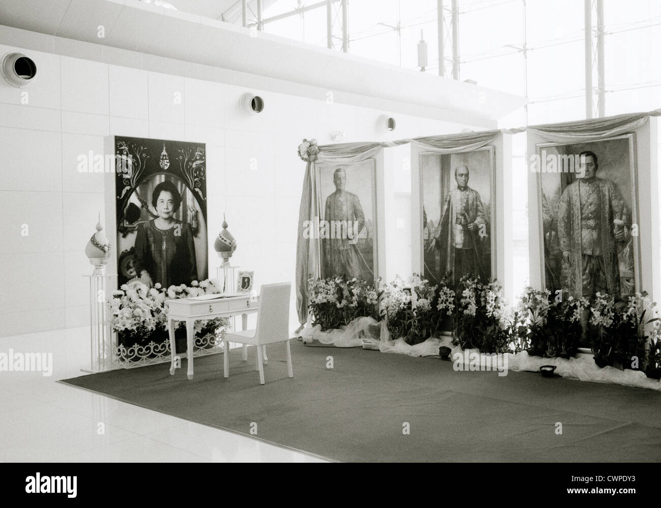 Images de la reine Sirikit et la famille royale de Thaïlande à Bangkok en Thaïlande en Extrême-Orient asie du sud-est. monarchie image b&w roi rois rama art voyage Banque D'Images