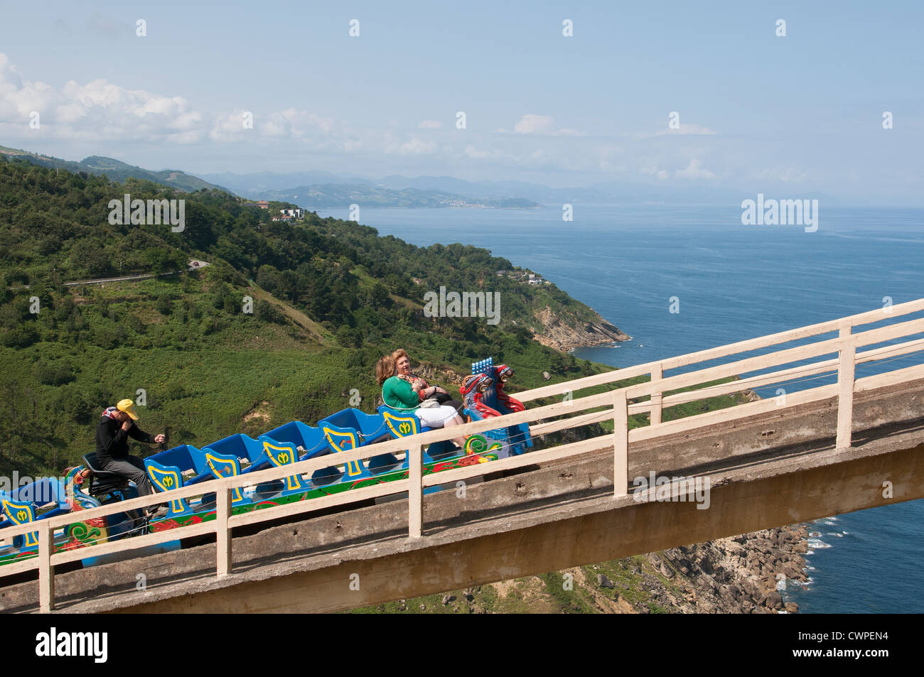 Roller Coaster ride au-dessus du golfe de Gascogne au nord de l'Espagne Banque D'Images