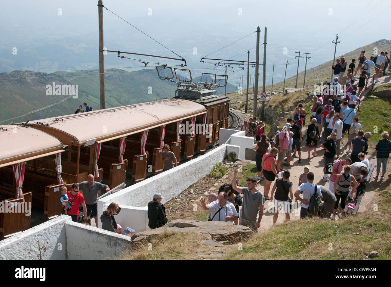 Le Petit Train de La Rhune, un train de montagne dans le Pays Basque à la frontière espagnole au sommet de Train Banque D'Images