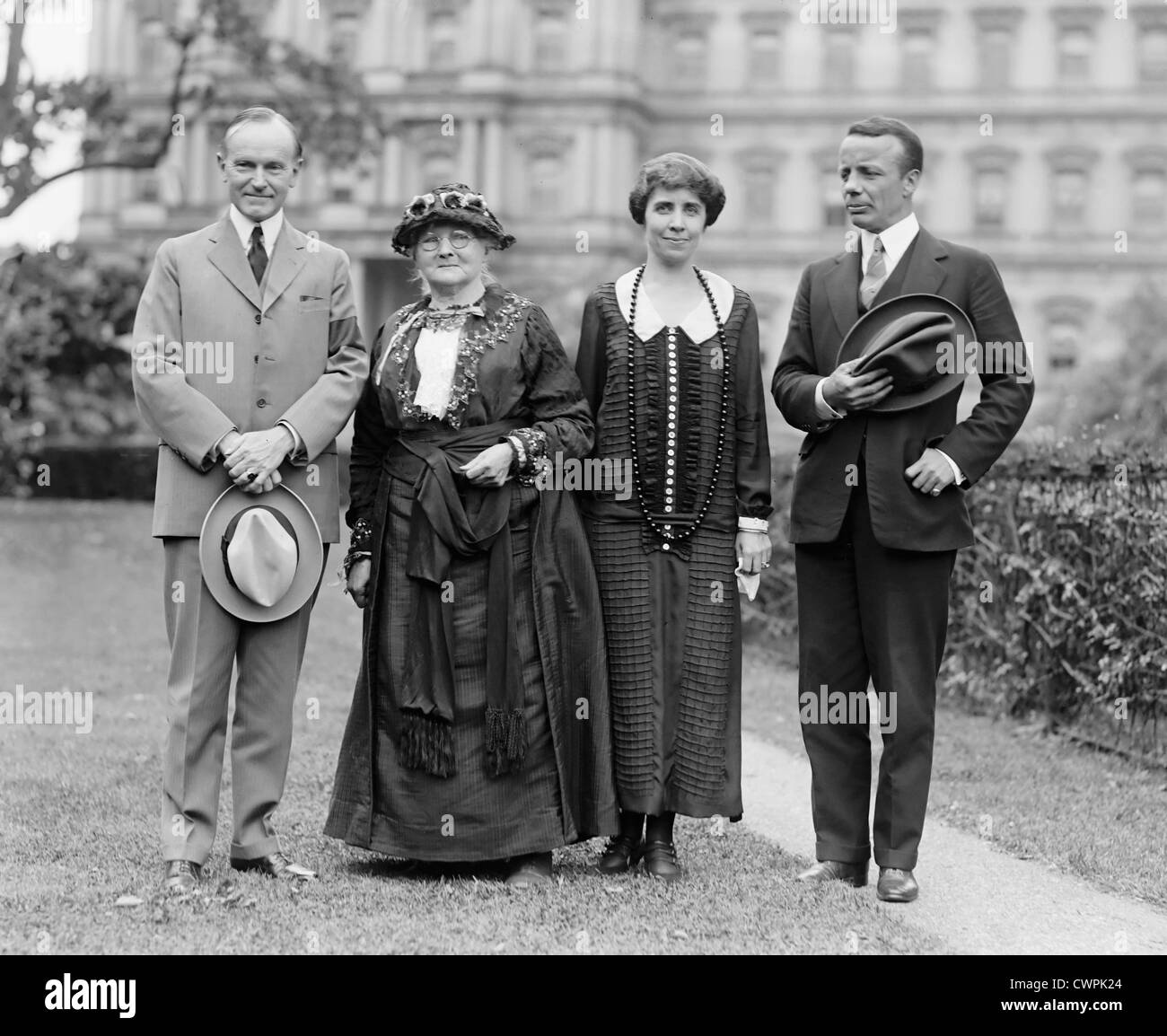Le président et Mme Coolidge, Mother Jones, et Theodore Roosevelt, Jr., des portraits en pied, debout, 1924 Banque D'Images