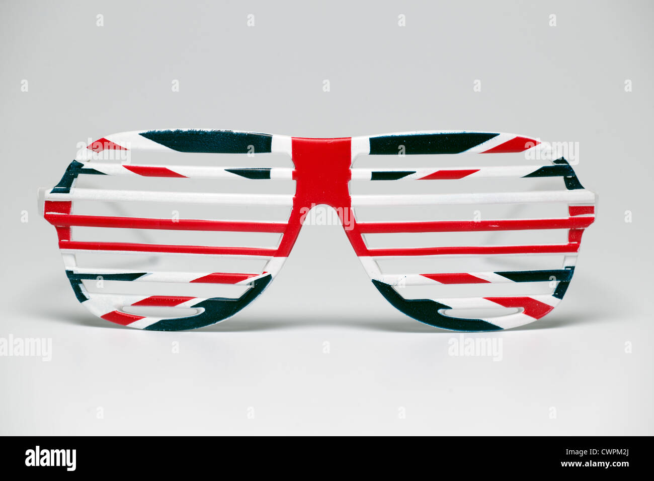 Paire de Union Jack party fun lunettes en plastique Banque D'Images