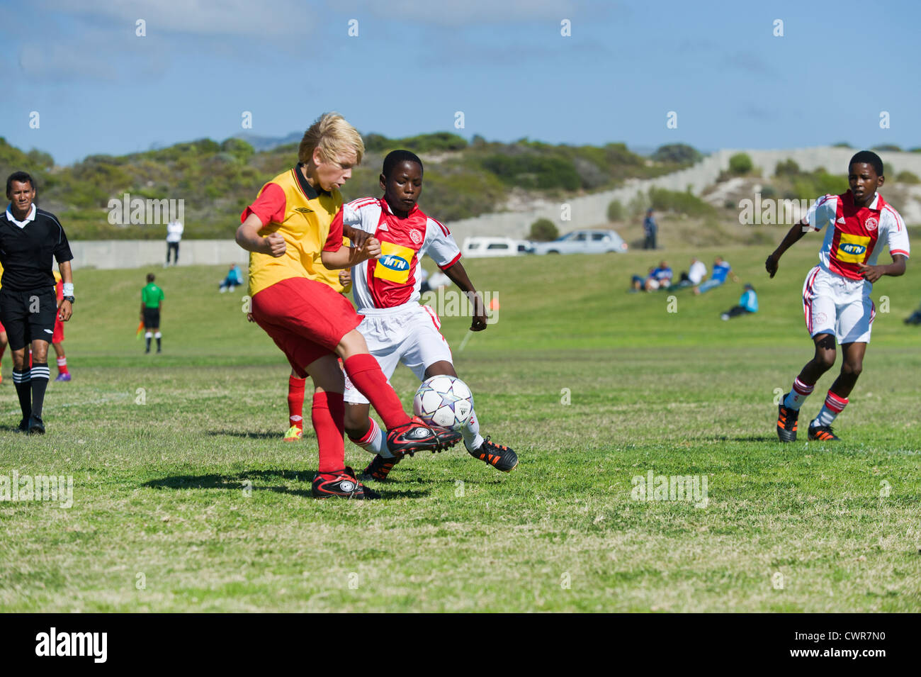 L'équipe des jeunes de football Strandfontain au tournoi, Cape Town, Afrique du Sud Banque D'Images