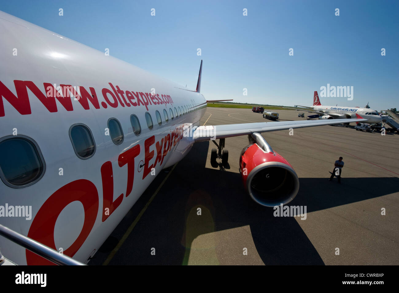 Un Airbus A320 De La Compagnie Aerienne Polonaise Vol Olt Express A L Aeroport De Batoumi En Georgie Caucase Photo Stock Alamy