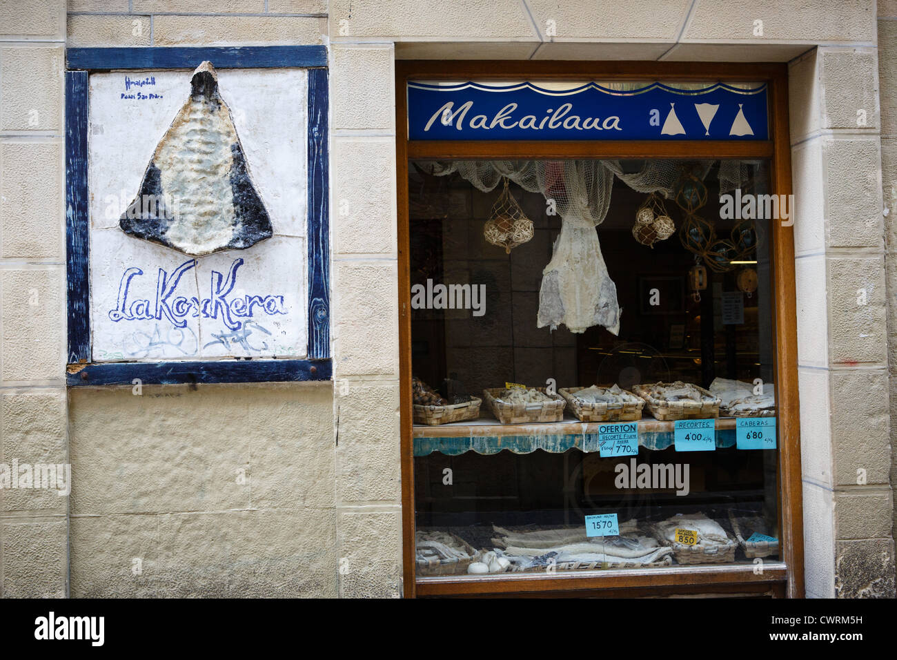 30/8/12 La Kox Kera shop la morue salée, c/ Fermín Calbetón, San Sebastián, Espagne. Banque D'Images