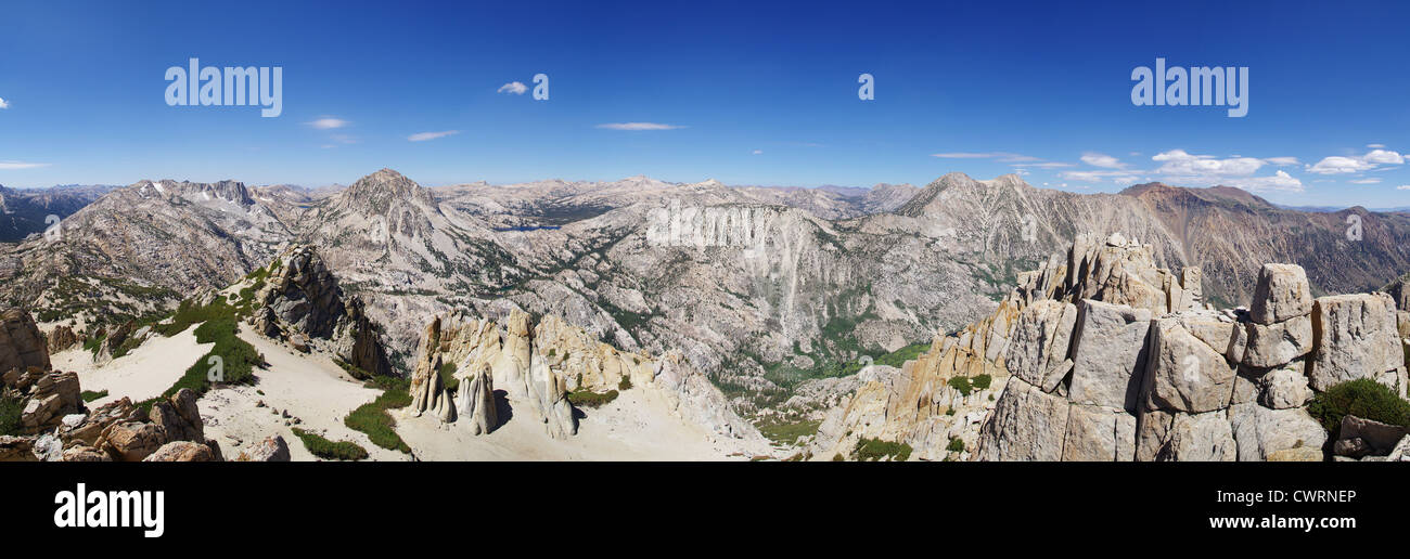 Panorama depuis le sommet du pic électrique dans les montagnes de la Sierra Nevada de Californie Banque D'Images