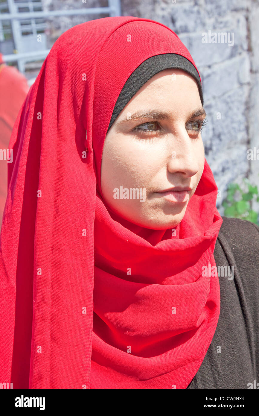 Portrait de jeune femme musulmane avec burqa ou foulard musulman au Fest à  Mississauga, près de Toronto;Ontario;Canada Photo Stock - Alamy