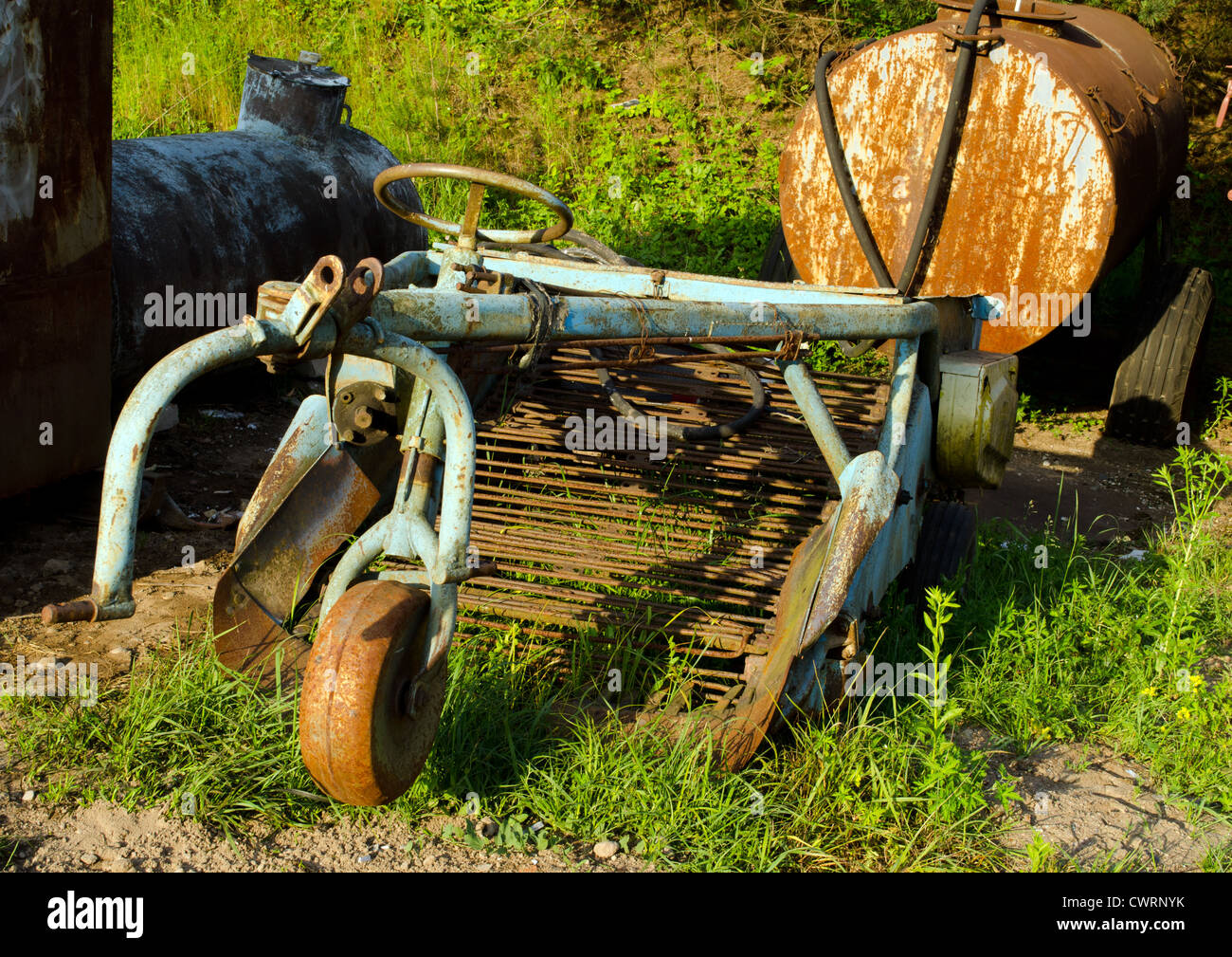 Ancienne arracheuse de pommes de terre Banque de photographies et d — free download