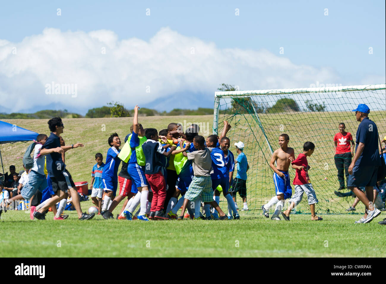 L'équipe des jeunes de football Strandfontain au tournoi, Cape Town, Afrique du Sud Banque D'Images