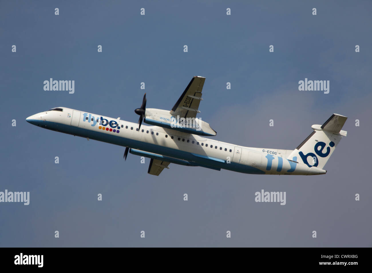 Flybe De Havilland Canada DHC-8-402Q Dash 8 décoller à l'aéroport de Manchester Banque D'Images