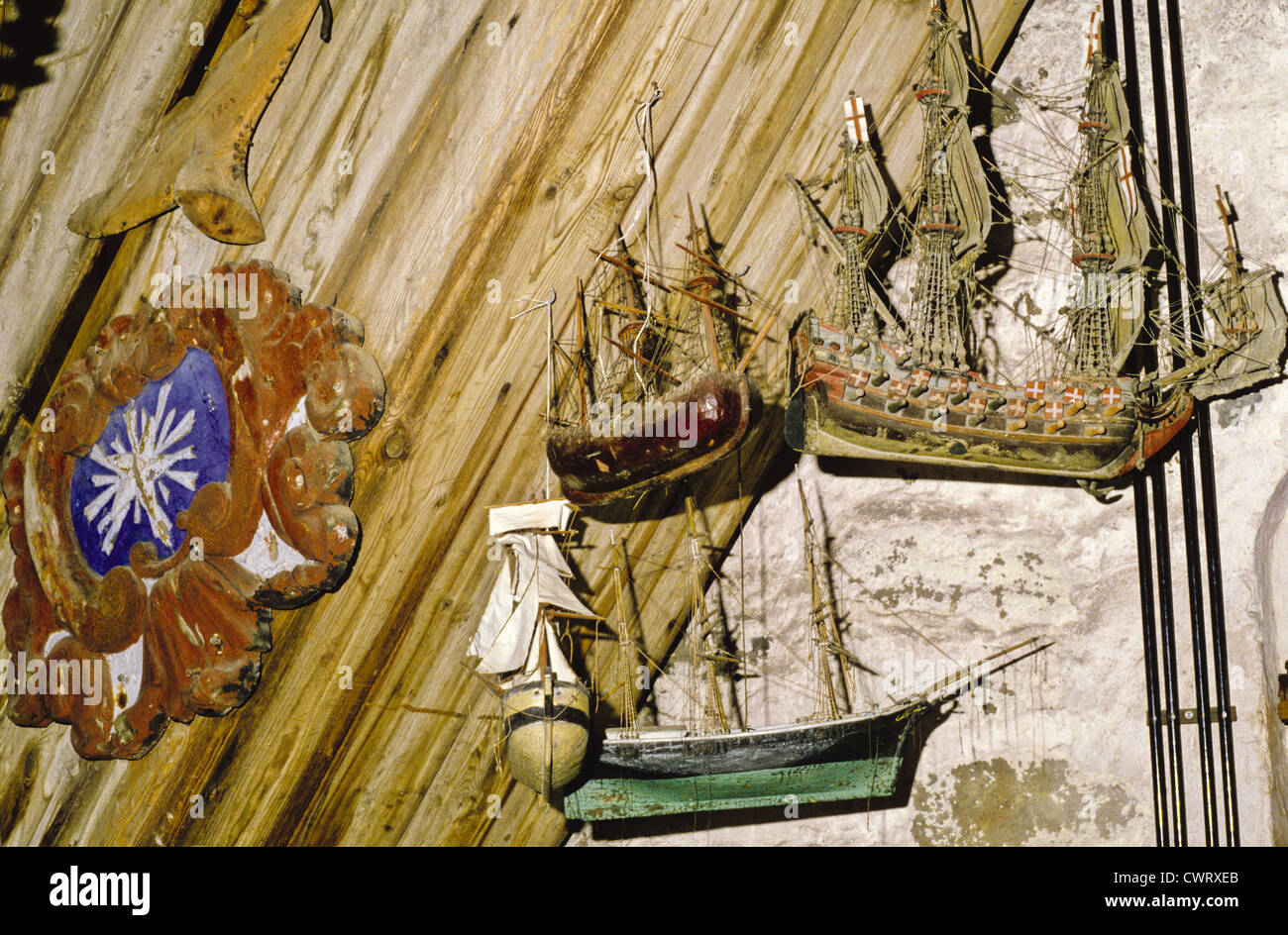 Maquettes bateaux suspendus dans le 18e siècle, ancienne église de Uusikaupunki, Finlande Banque D'Images