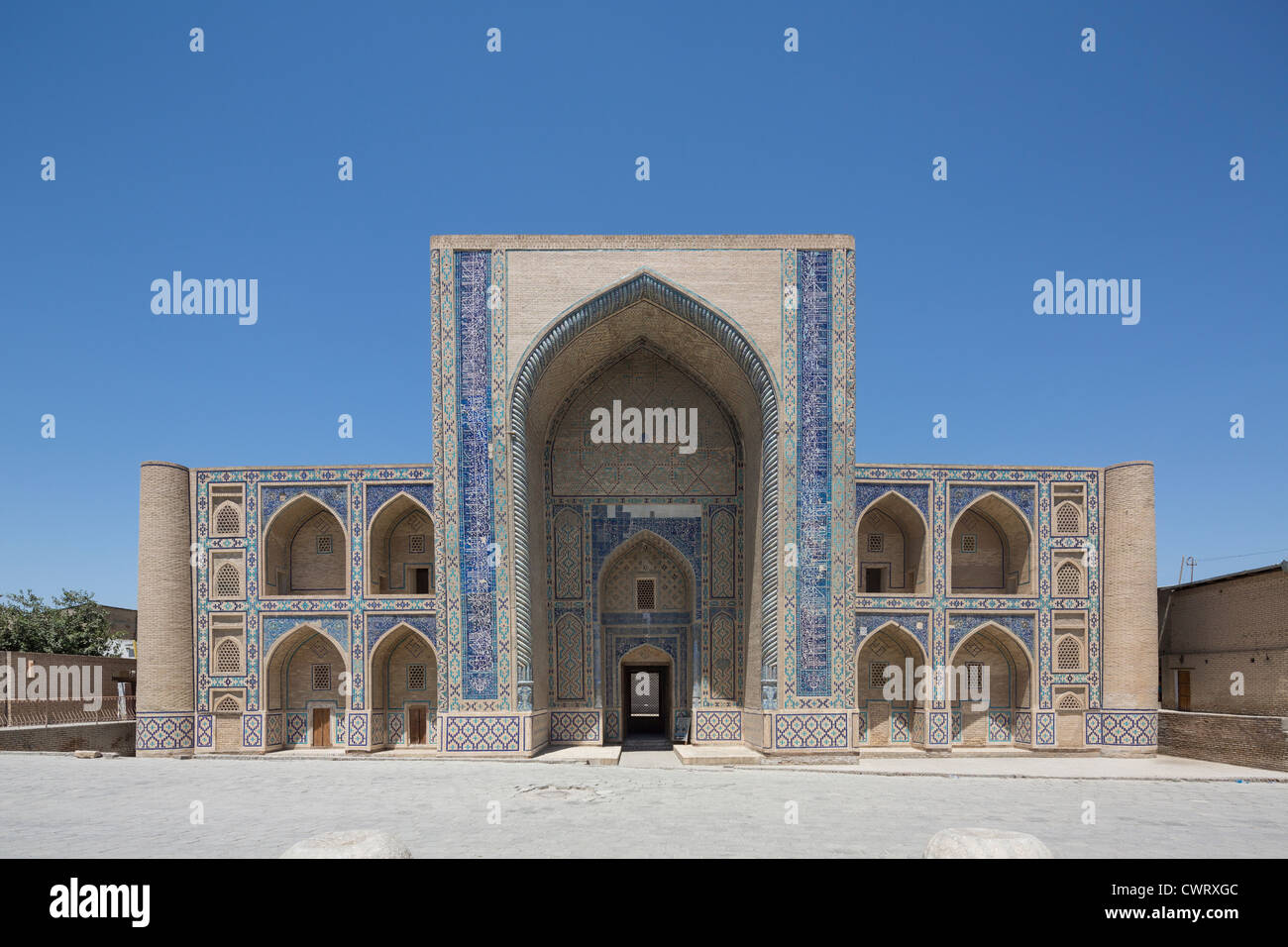 Façade d'entrée de madrasa Ulugh Beg, Boukhara, Ouzbékistan Banque D'Images