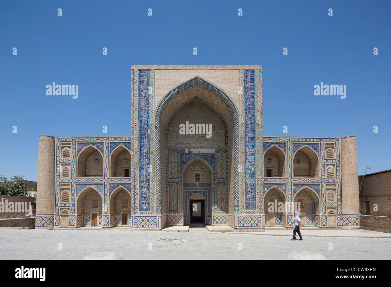 Façade d'entrée de madrasa Ulugh Beg, Boukhara, Ouzbékistan Banque D'Images