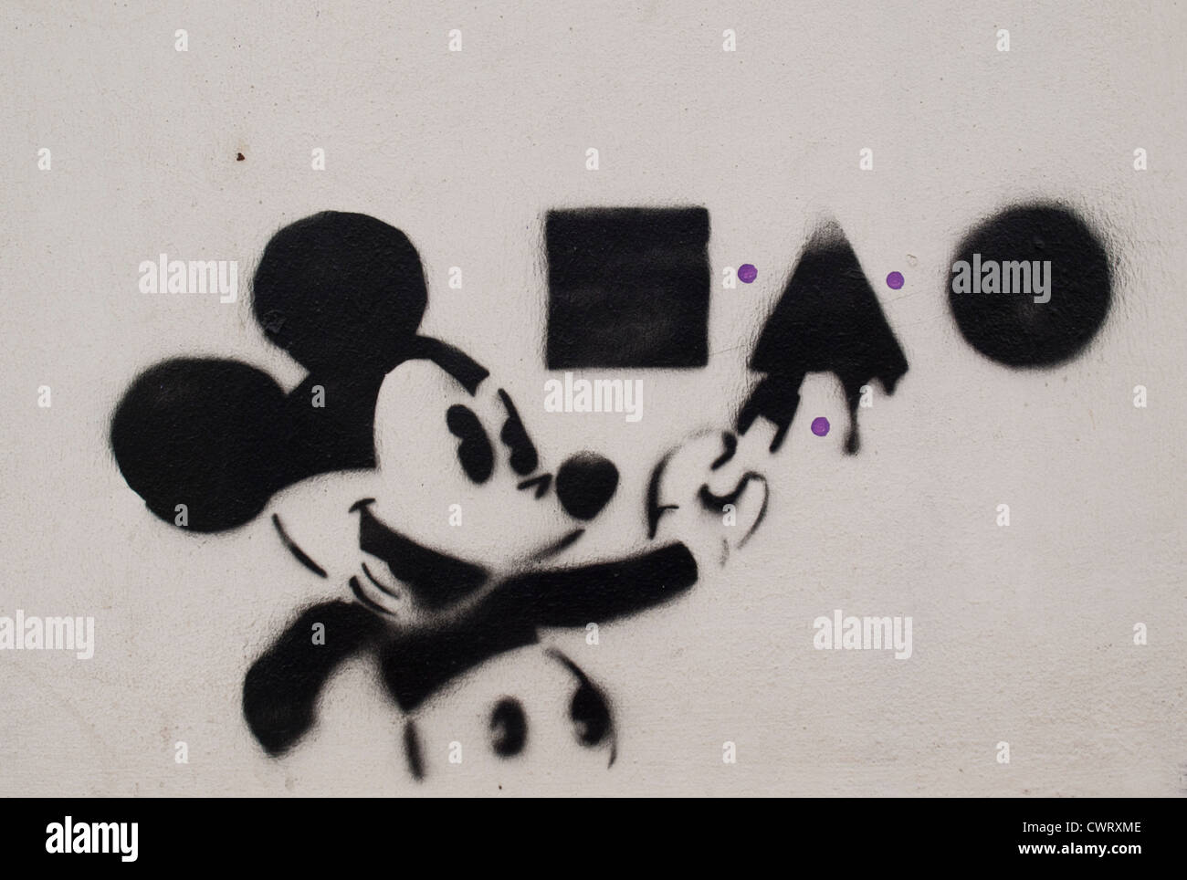 Graffiti De Mickey Mouse En Noir Et Blanc Photo Stock Alamy Graffiti De Mickey Mouse En Noir Et Blanc Photo Stock Alamy