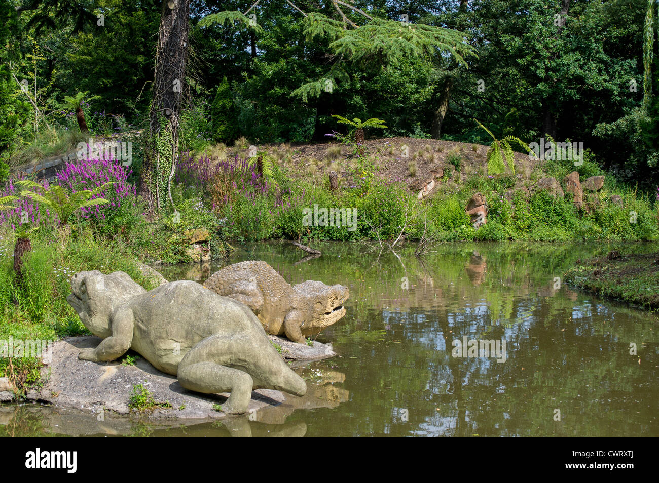 Mosasaurus, Crystal Palace Park dinosaures par le sculpteur Benjamin Waterhouse Hawkins Banque D'Images
