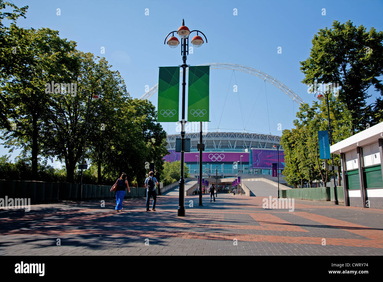 Le stade de Wembley de Wembley, vu de façon montrant 2012 anneaux olympiques, Londres, Angleterre, Royaume-Uni Banque D'Images