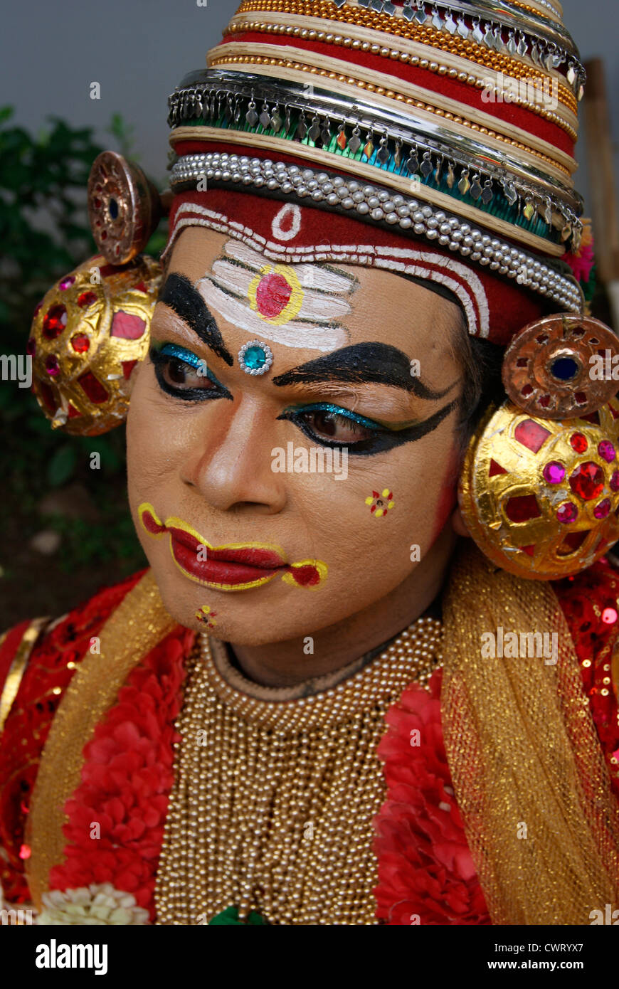 L'expression faciale des formes artistiques du Kerala Inde , scène de théâtre Kathakali danse culturelle Banque D'Images