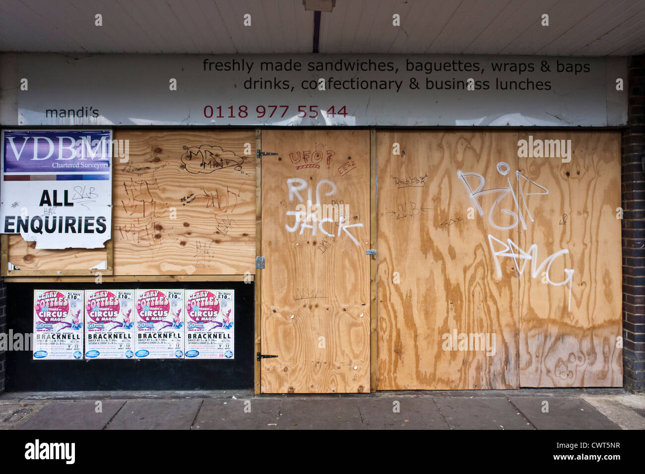 Un magasin fermé jusqu'à bord. Banque D'Images