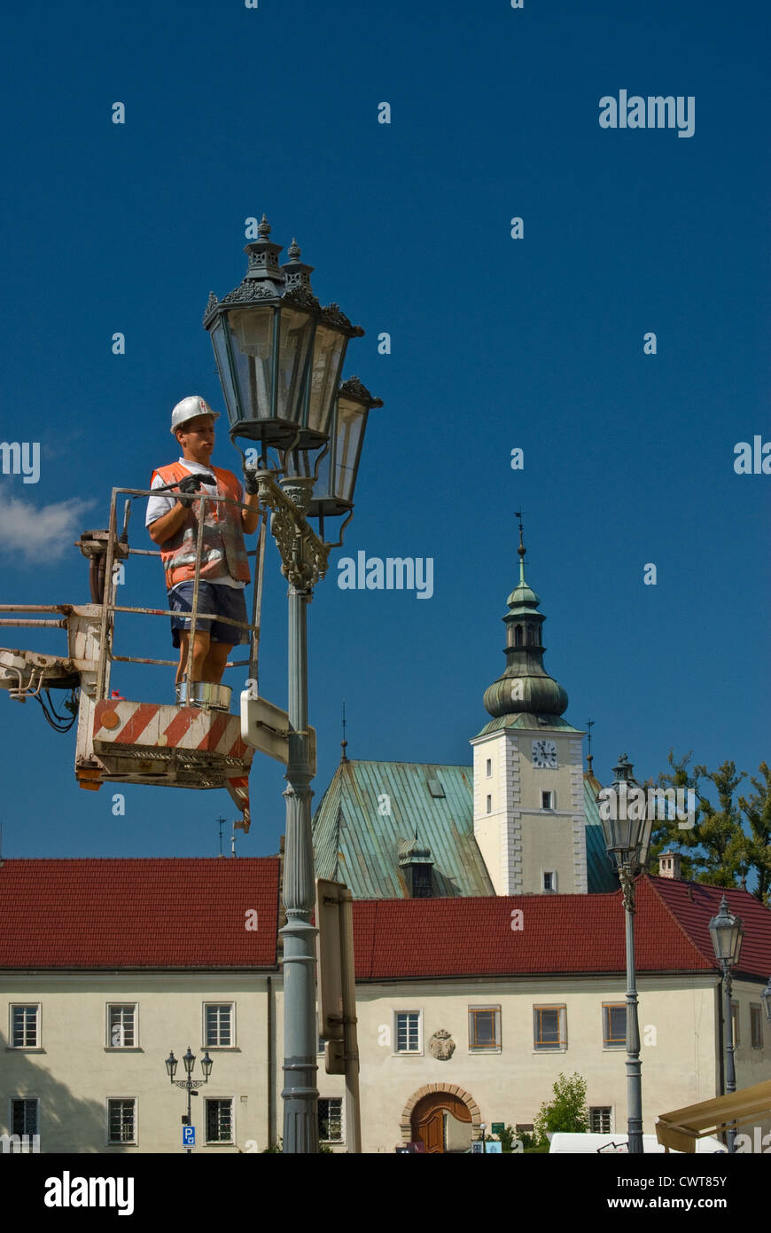 Réparation de lampadaire Banque de photographies et d'images à haute  résolution - Alamy