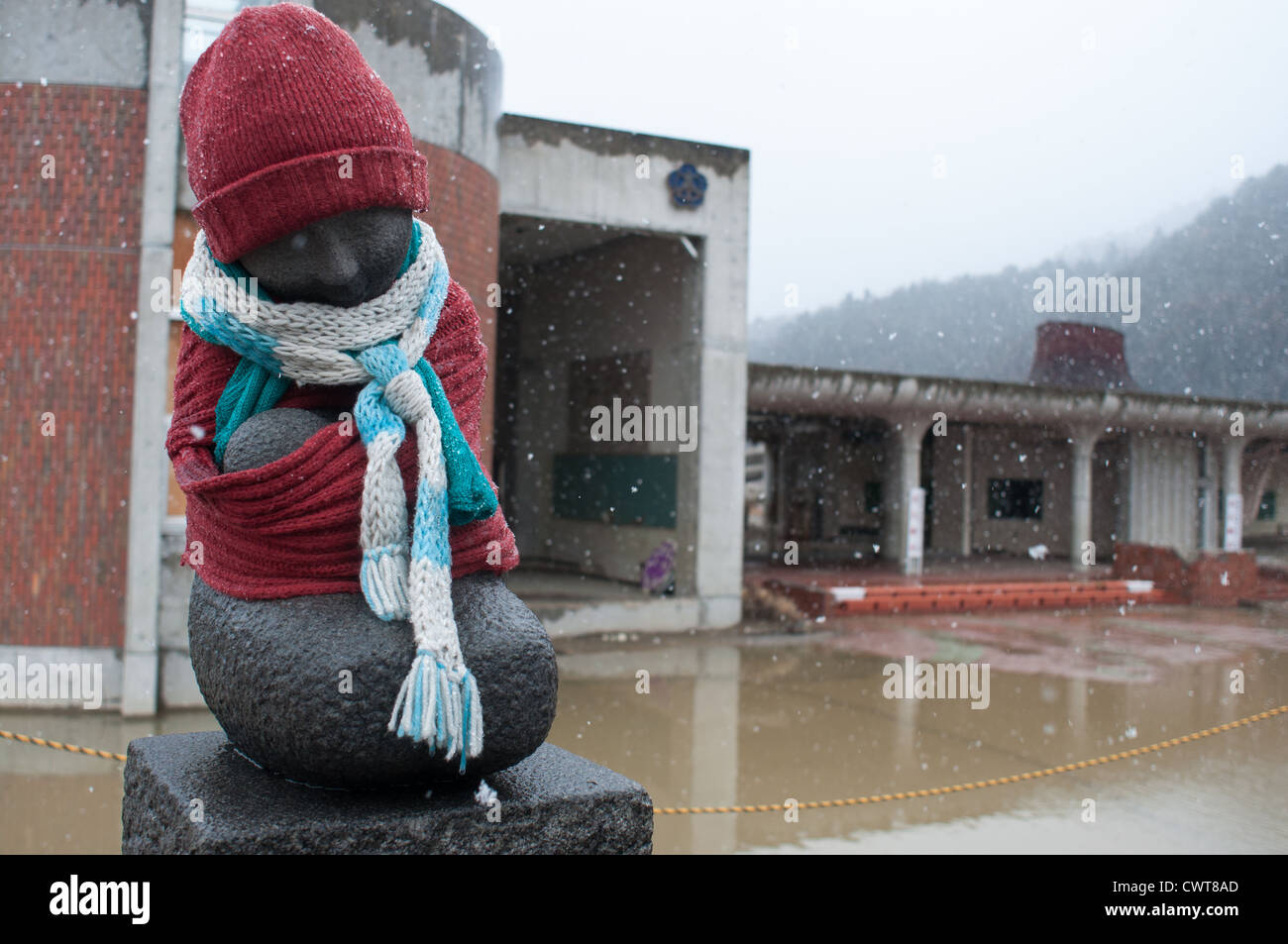 Le Japon un an après la catastrophe. Une école à ishinomaki, où plusieurs étudiants ont été tués par le tsunami. Banque D'Images