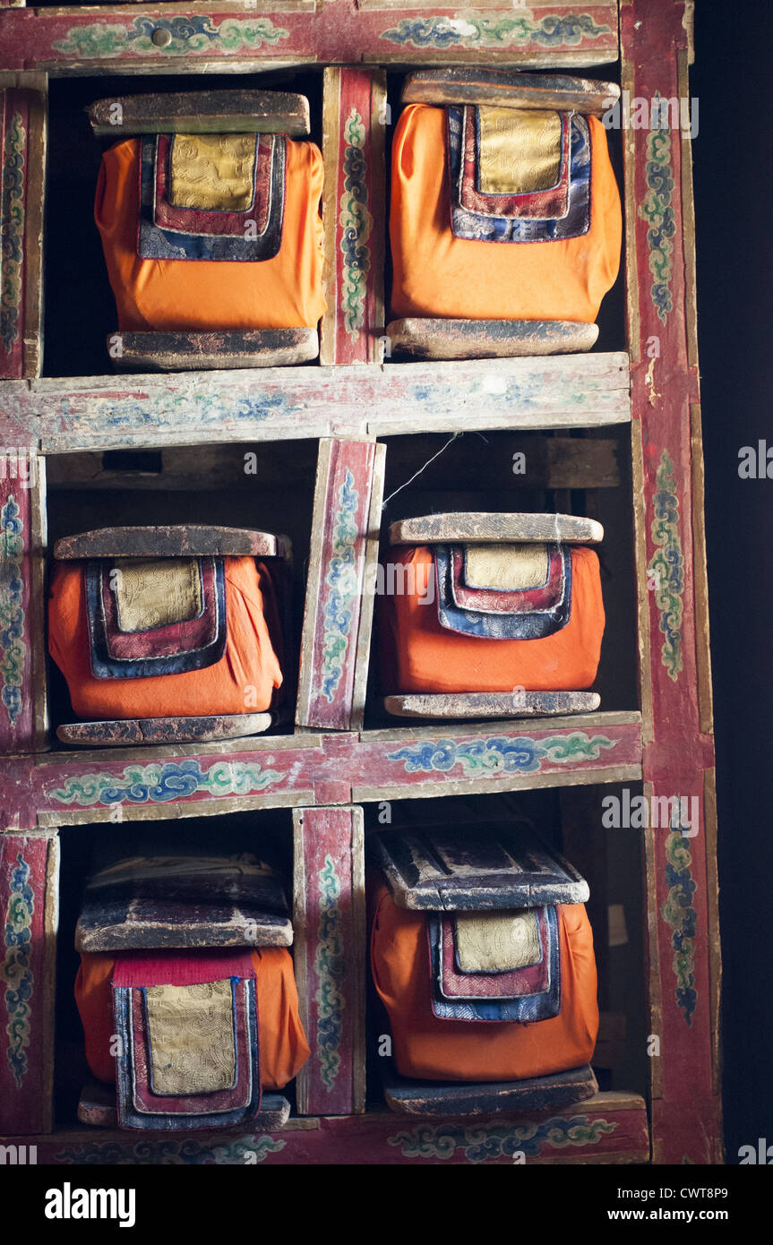 Écritures anciennes stockées dans la bibliothèque de Thiksey Gompa, Tikse ou près de la capitale de Ladakhis Leh Banque D'Images