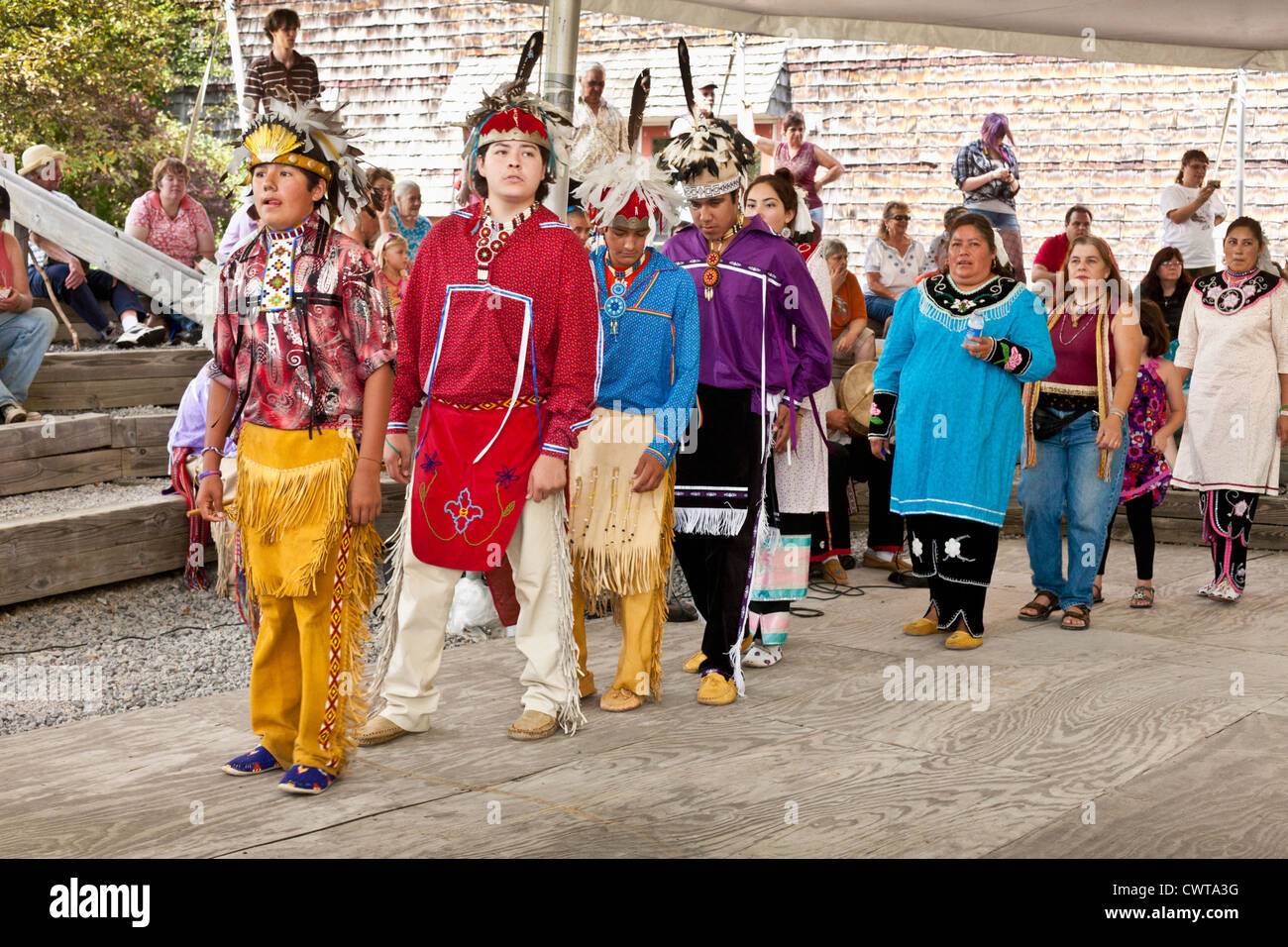 La danse sociale au Musée Iroquois Festival, Schoharie comté, État de New York Banque D'Images