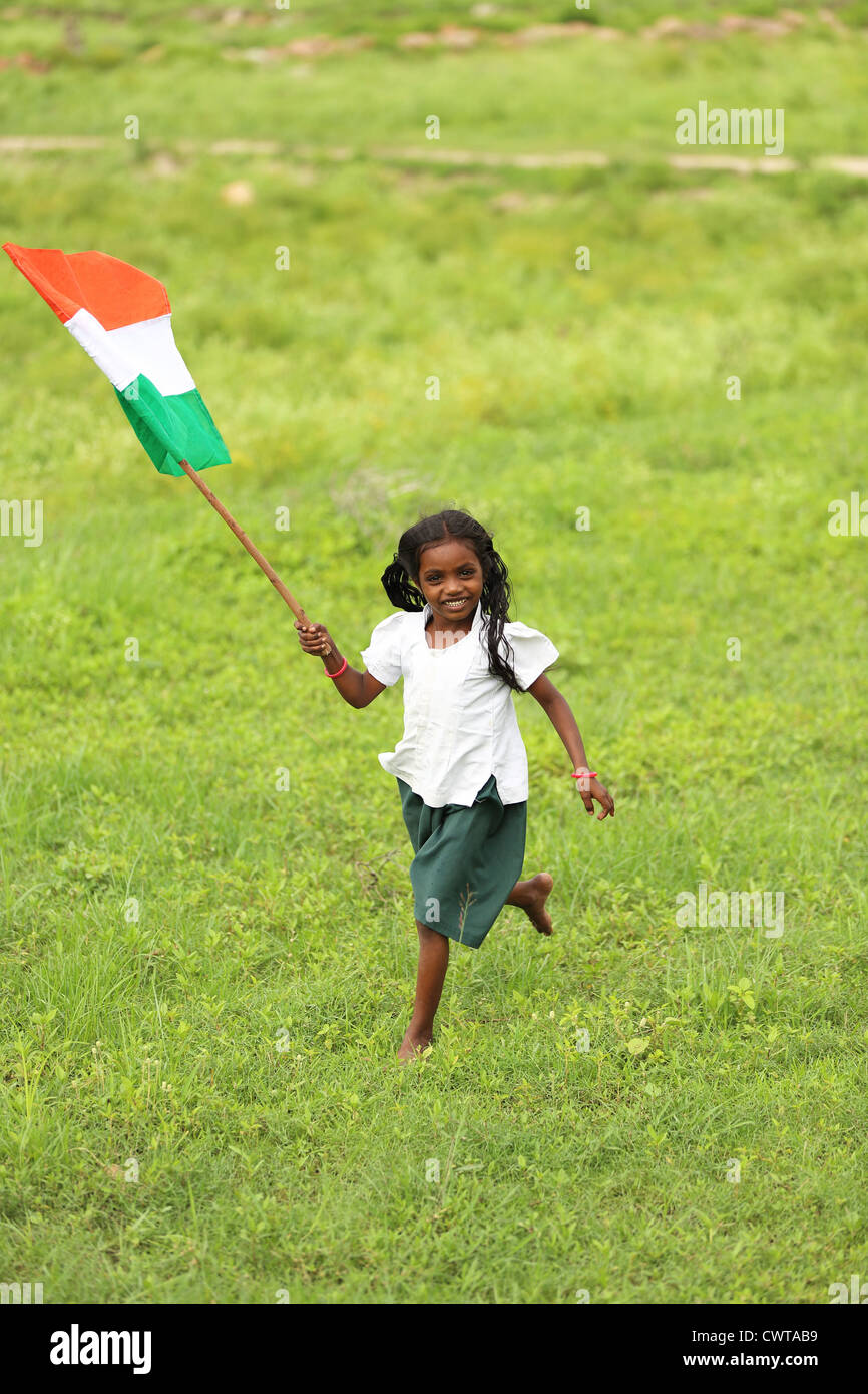 Jeune fille indienne avec drapeau de l'Inde Inde du sud de l'Andhra Pradesh Banque D'Images