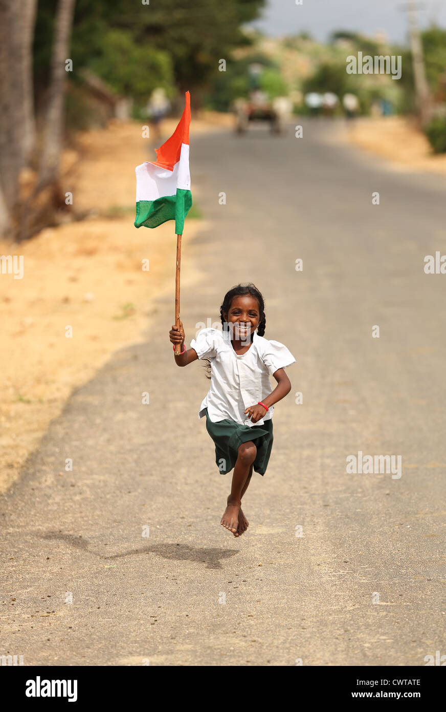 Jeune fille indienne avec drapeau de l'Inde Inde du sud de l'Andhra Pradesh Banque D'Images