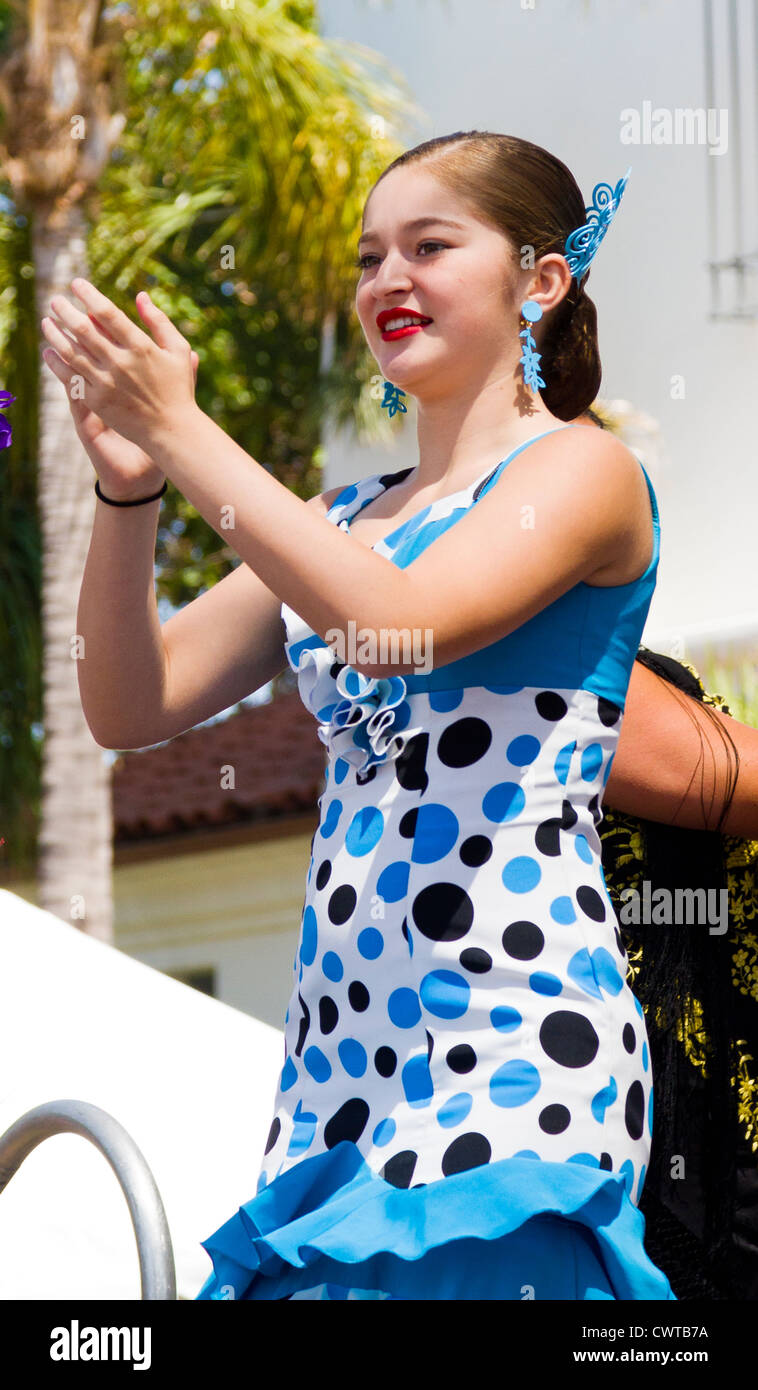 Au cours de l'exécution de danseuse de flamenco Fiesta dans "Santa Barbara", en Californie Banque D'Images