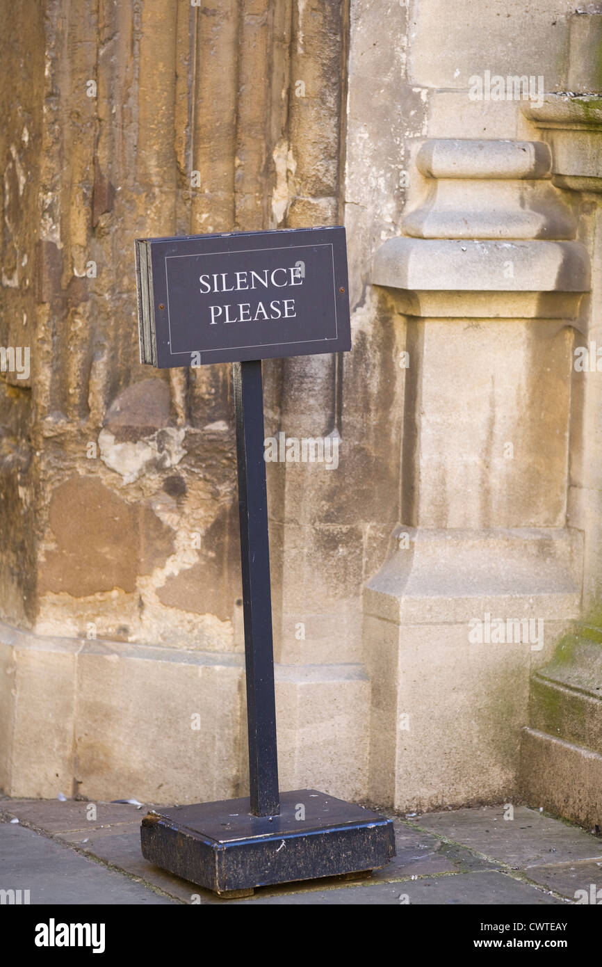 De l'information signe de silence à l'extérieur de la Bodleian Library, à l'Université d'Oxford Banque D'Images