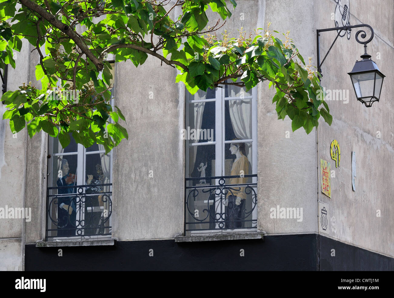 Paris, France. Fenêtres en trompe-l'œil dans la rue Quincampoix (4ème arr) Banque D'Images