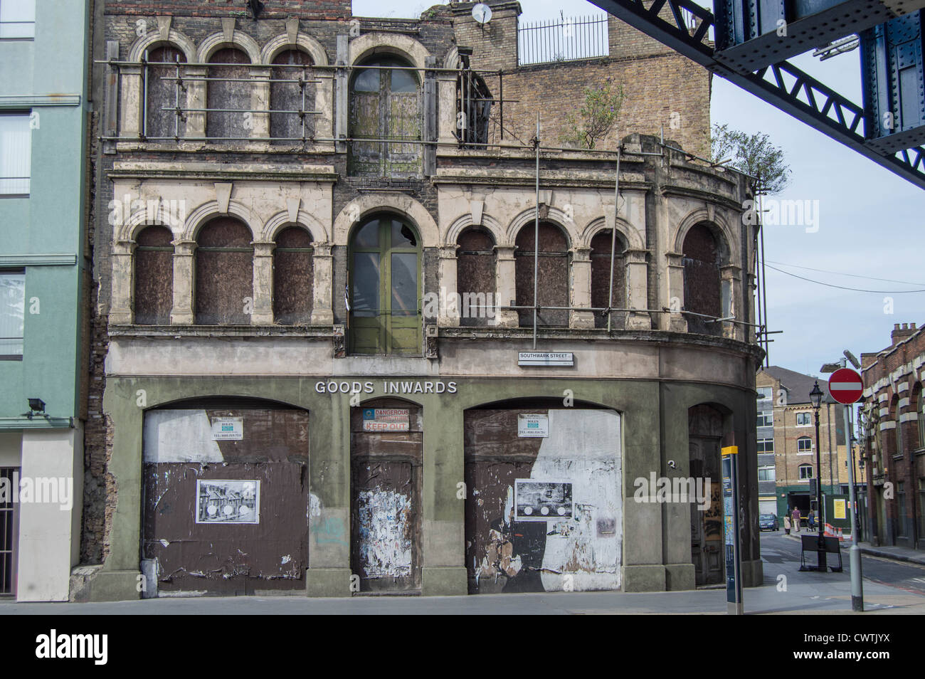 Bâtiment délabré sur Southwark Street, Londres SE1 UK Banque D'Images
