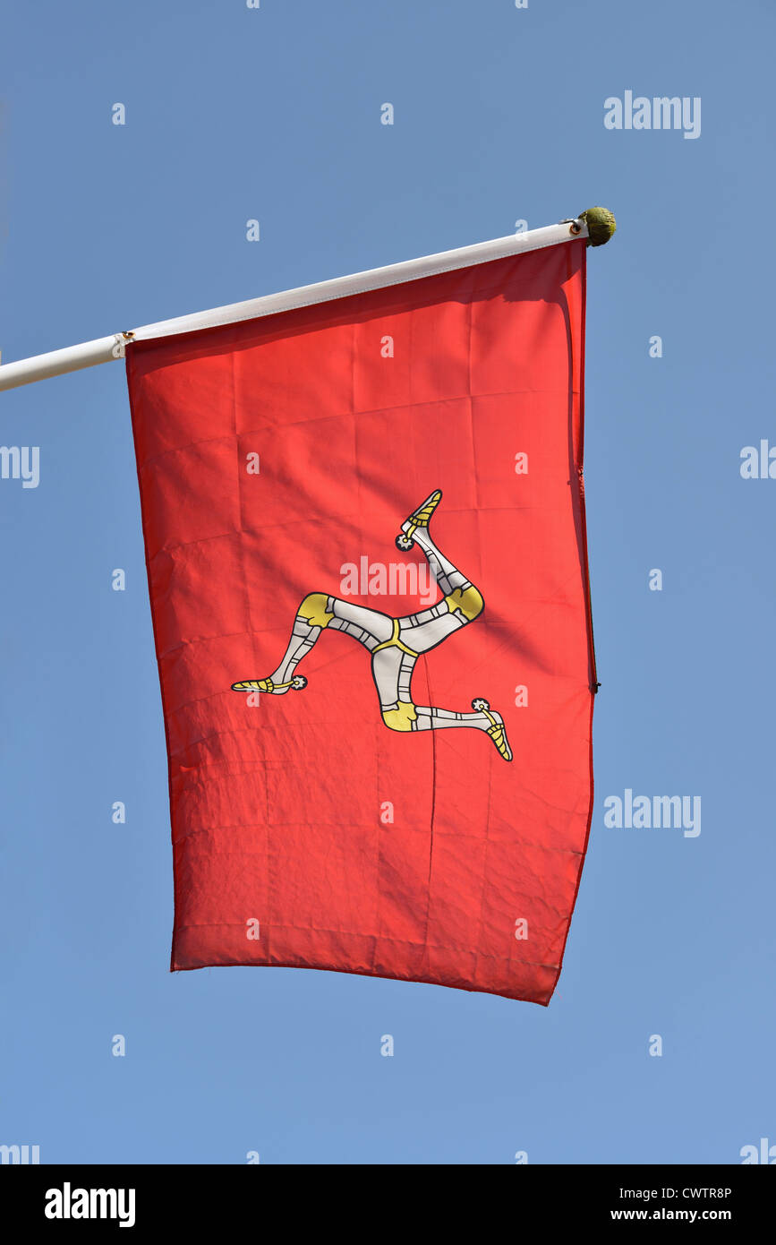 Drapeau de l'île de Man, West Street, Dorking, Surrey, Angleterre, Royaume-Uni Banque D'Images