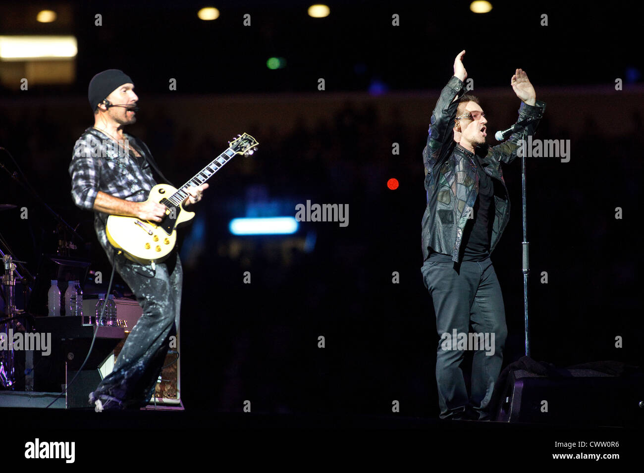 L'Edge et Bono d'effectuer au cours de l'U2 360° Tour Banque D'Images