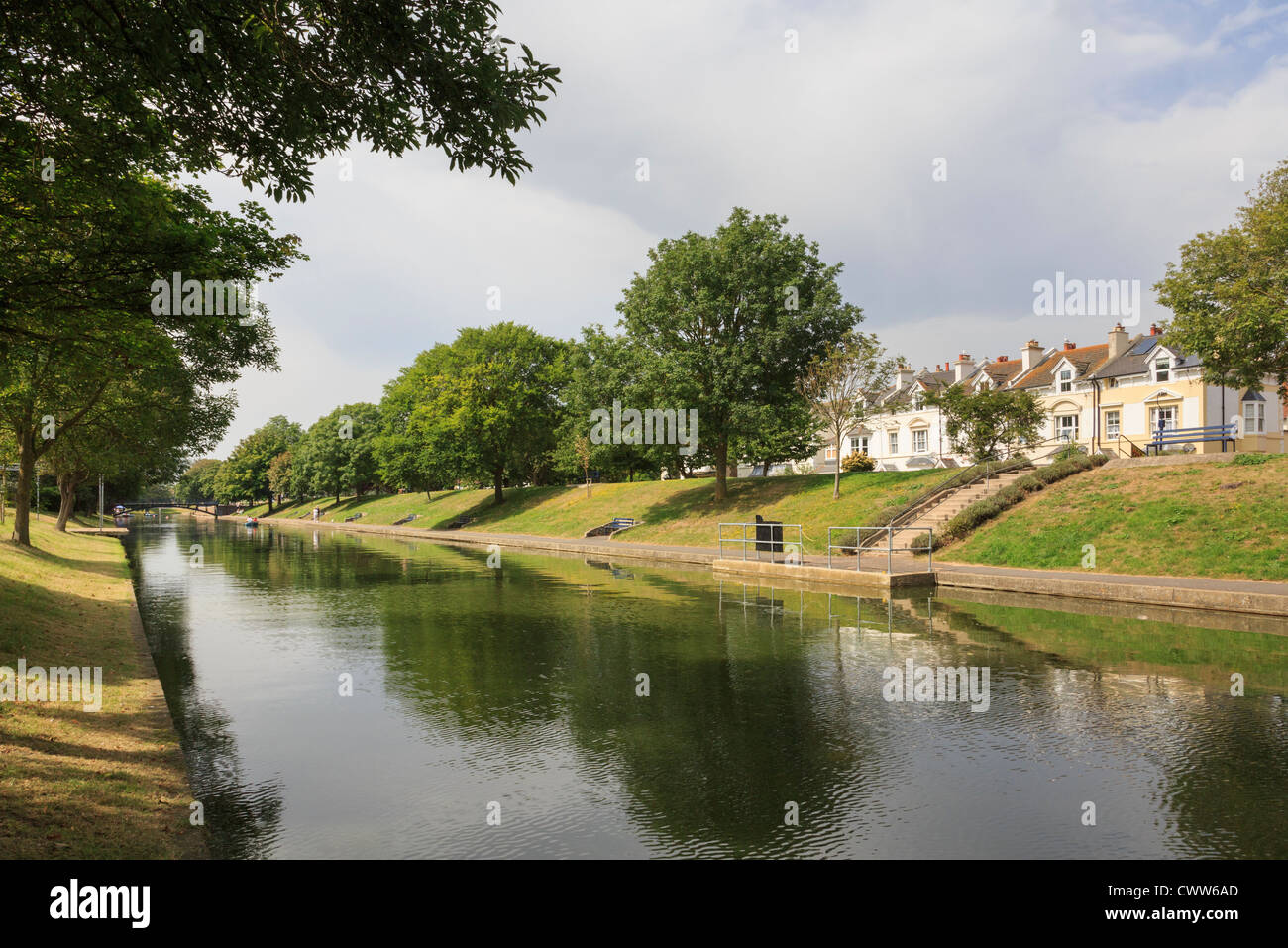 Vue sur le canal militaire royal de 1793 à 1815 construit comme une défense contre l'invasion par Napoléon Hythe Kent Angleterre Royaume-uni Grande-Bretagne Banque D'Images