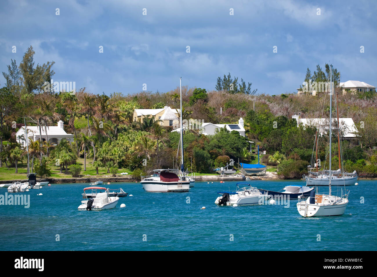 Différents types d'embarcations de plaisance amarrés le long du front de mer. Bermudes Banque D'Images