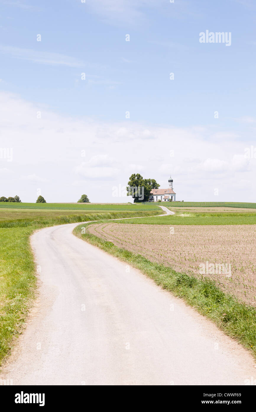 Dirt road in rural landscape Banque D'Images