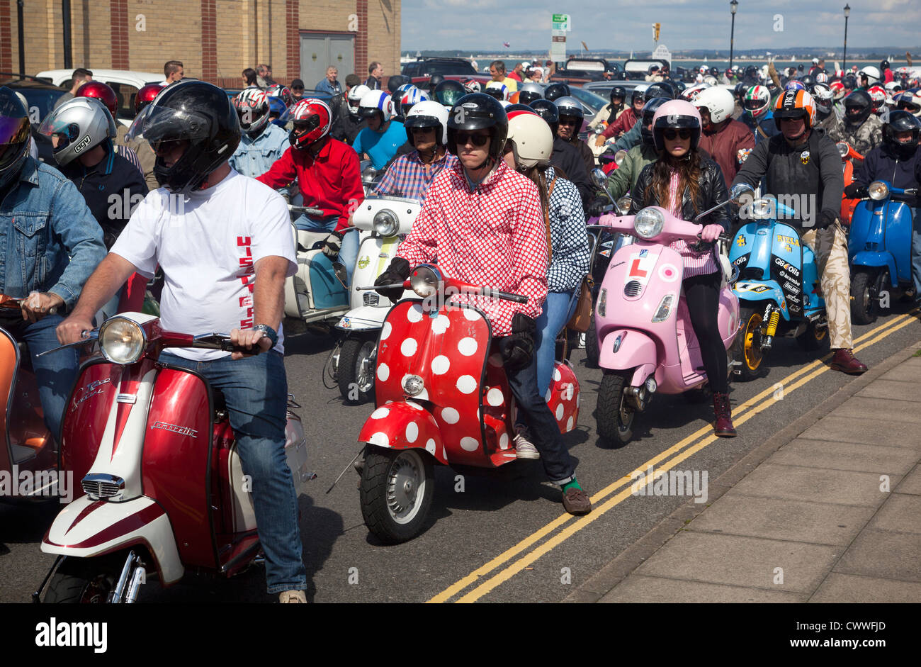 La balade en scooter International Rally Isle of Wight Photo Stock - Alamy
