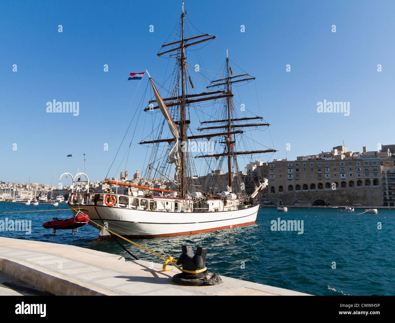 Bateau à voile traditionnel dans le Grand Port de La Valette, île de Malte, Méditerranéenne Banque D'Images