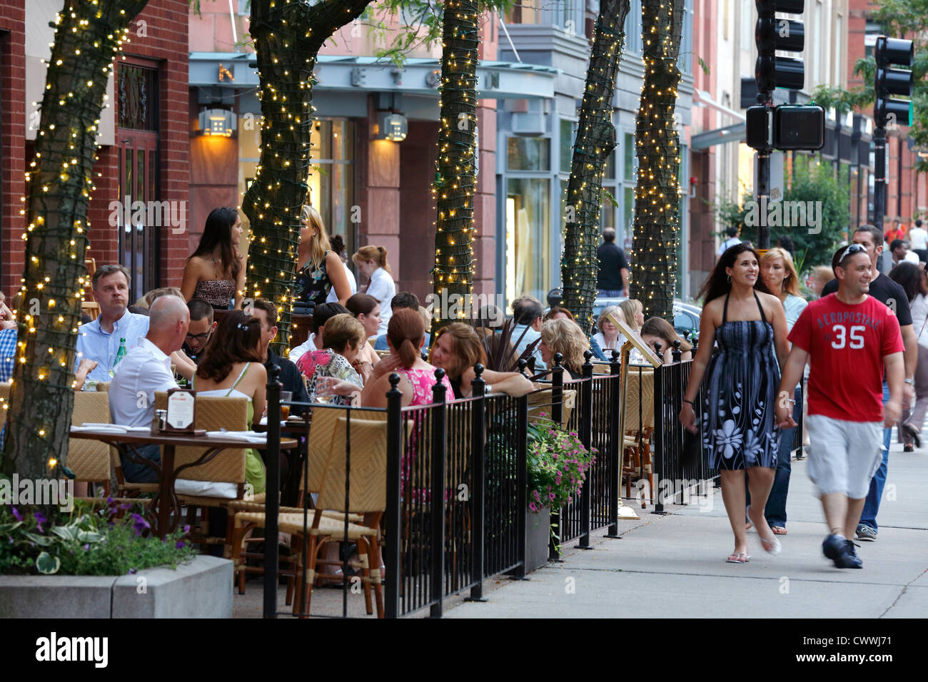 Le café-restaurant en plein air sur Newbury Street à Boston, Massachusetts Banque D'Images