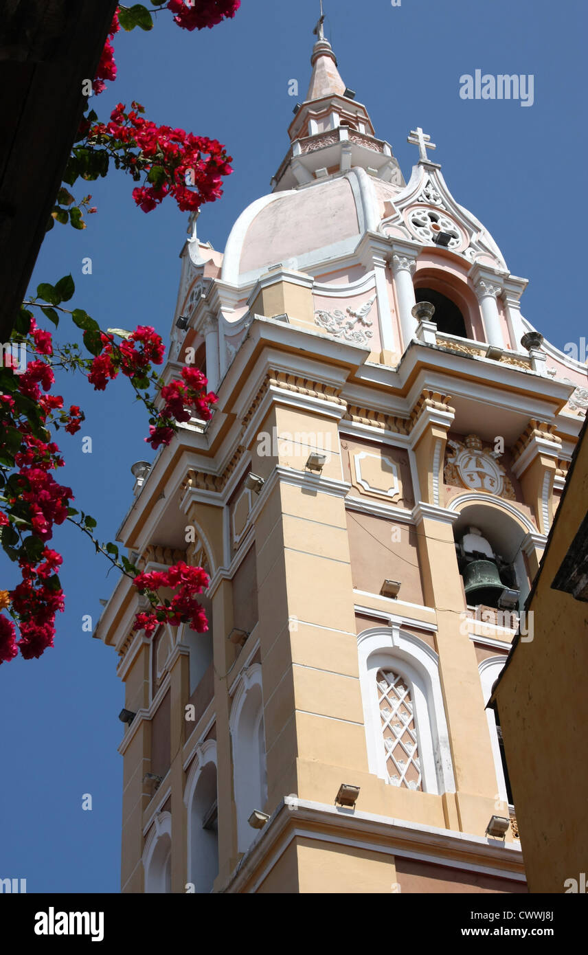 L'église coloniale à l'intérieur de la vieille ville de l'unesco [site du patrimoine mondial] de Cartagena, Colombie, Amérique du Sud Banque D'Images