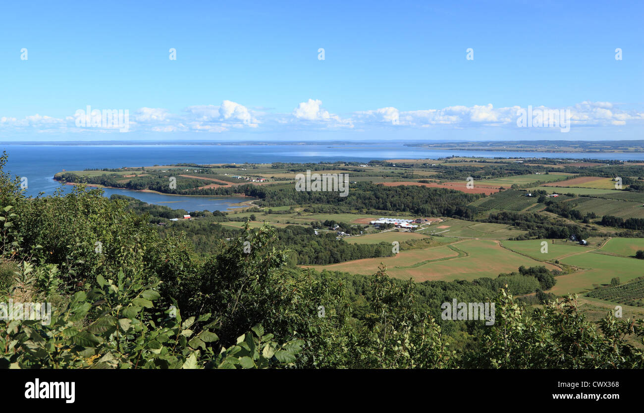 Vue de la vallée de l'Annapolis et de la baie de Fundy des Le Belvédère sur la montagne du nord, en Nouvelle-Écosse, Canada. Banque D'Images