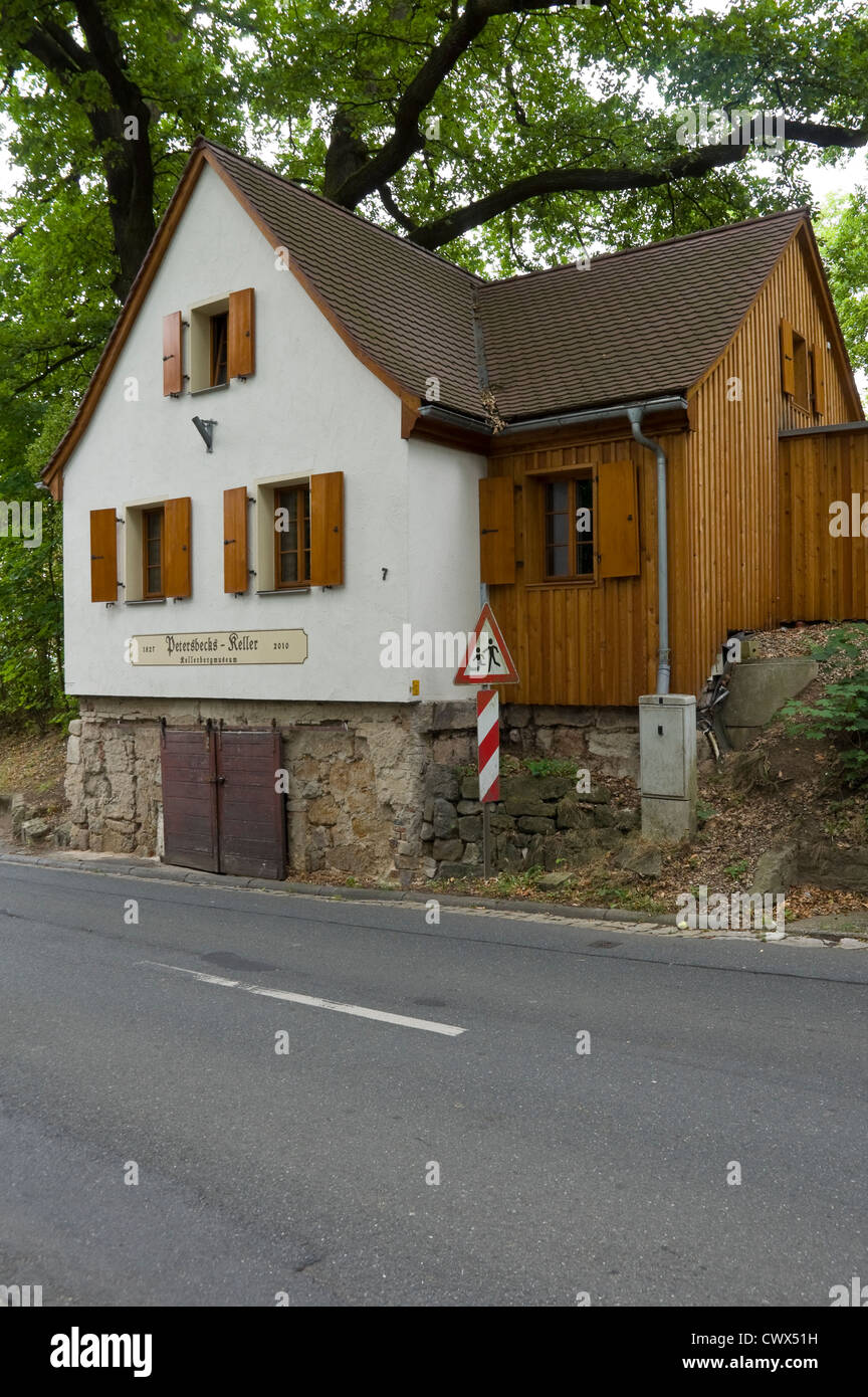 Cave à bière maison sur le Kellerberg à Höchstadt Aisch, Franconia, Bavaria, Germany. Banque D'Images