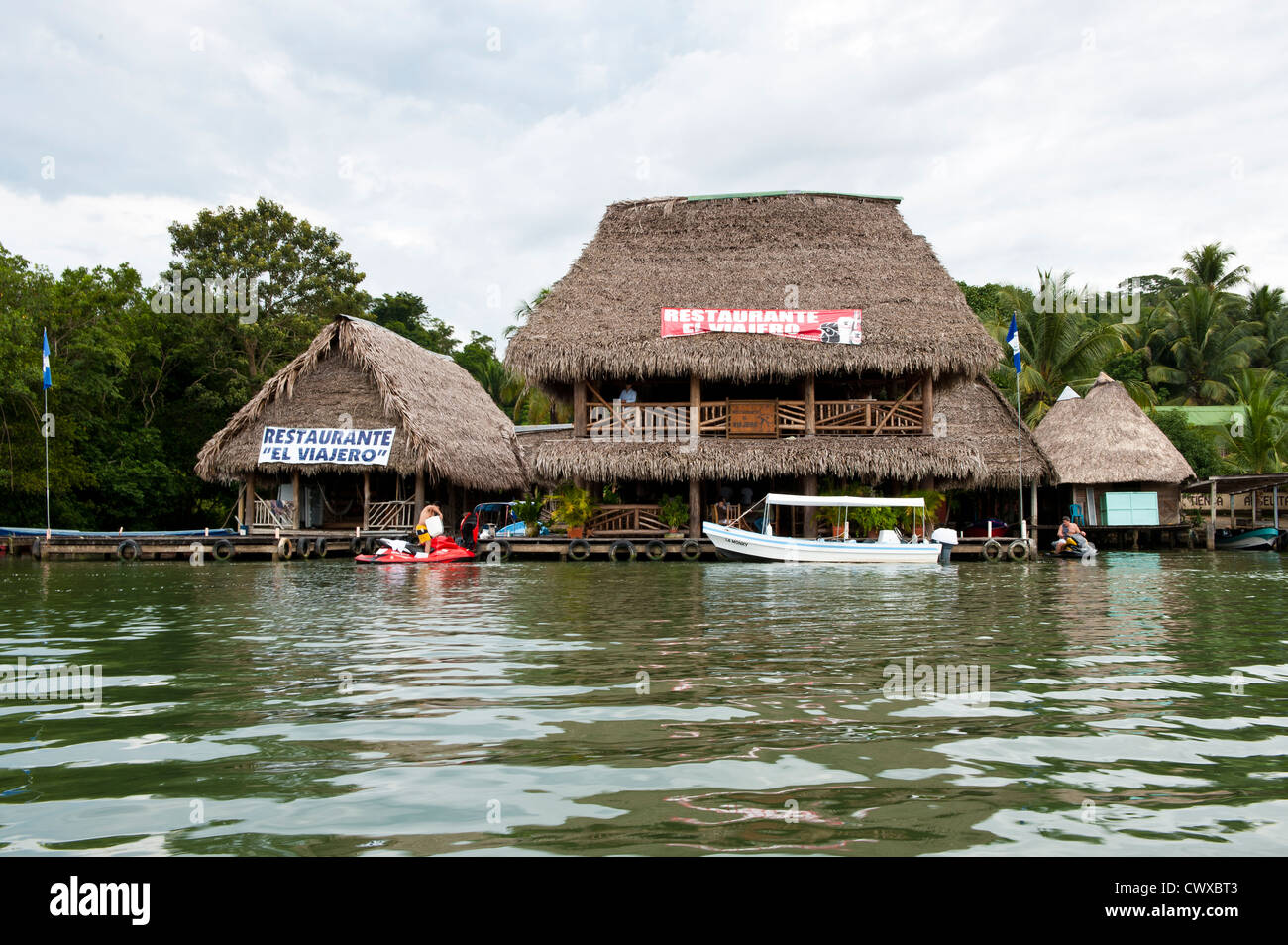 Le Guatemala, le lac d'Izabal, Restaurante El Viajero, Lac Izabal Lago de Izabal, Guatemala. Banque D'Images