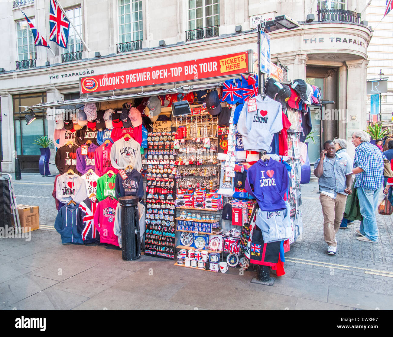 Blocage de souvenirs de la rue près de Trafalgar Square, Londres, UK Banque D'Images