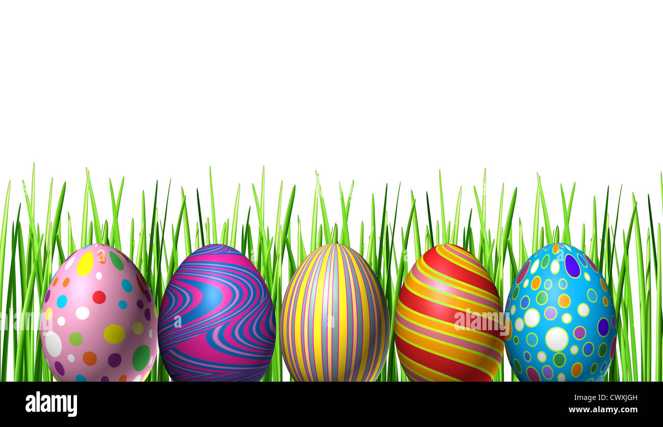 La décoration des œufs de pâques avec cinq printemps festif multicolores ovales dans une rangée dans la célébration d'un événement culturel religieux et traditionnels et une chasse aux oeufs sur un fond blanc avec de l'herbe. Banque D'Images