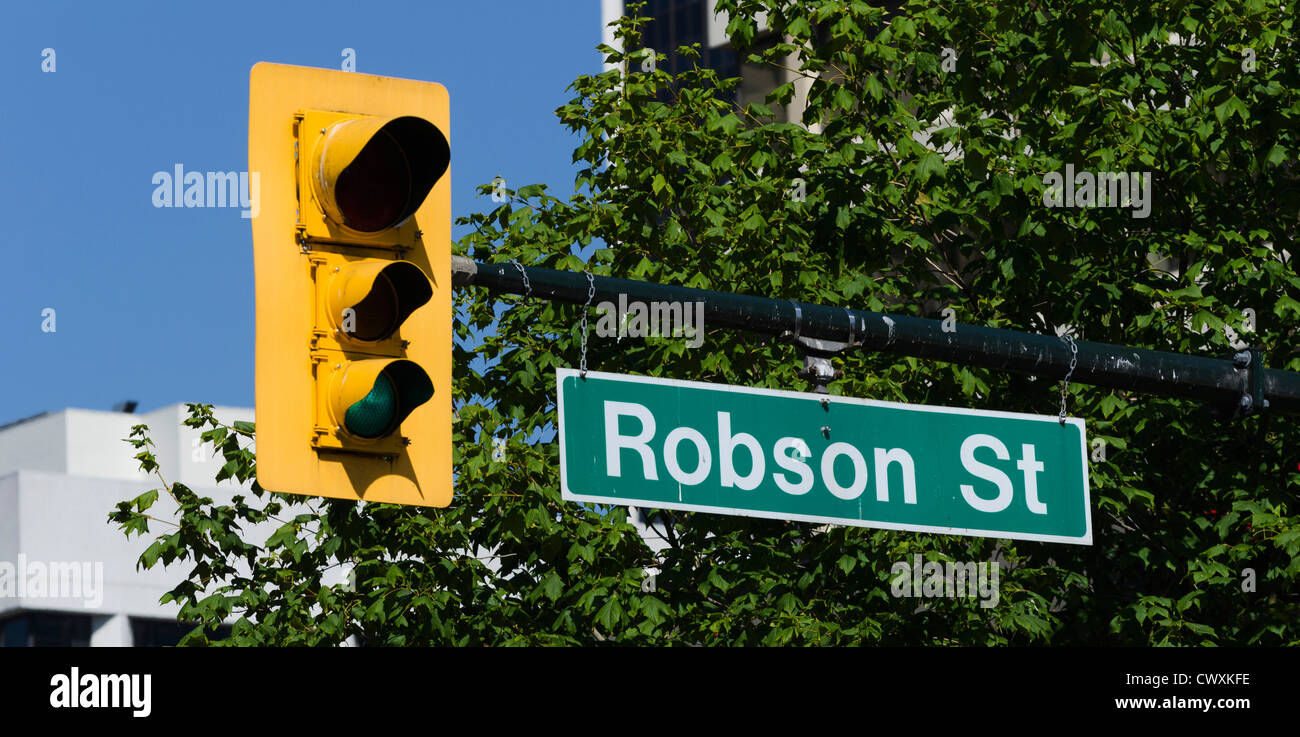 Feu de signalisation routière et de Robson Street, Vancouver, Canada Banque D'Images