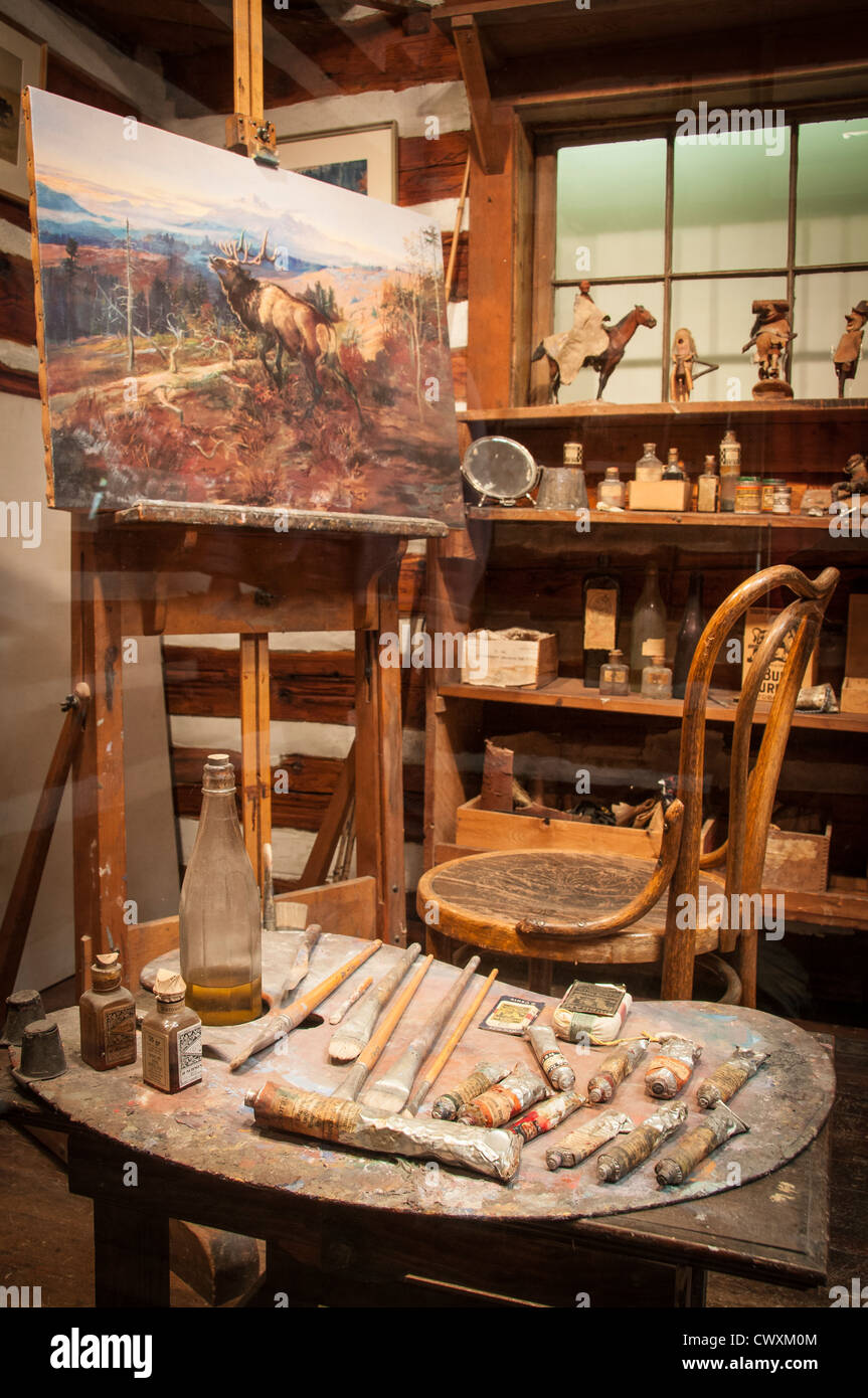 Artiste de l'Ouest Charlie Russell's log cabin studio, à la C.M. Musée de Russell à Great Falls, Montana. Banque D'Images