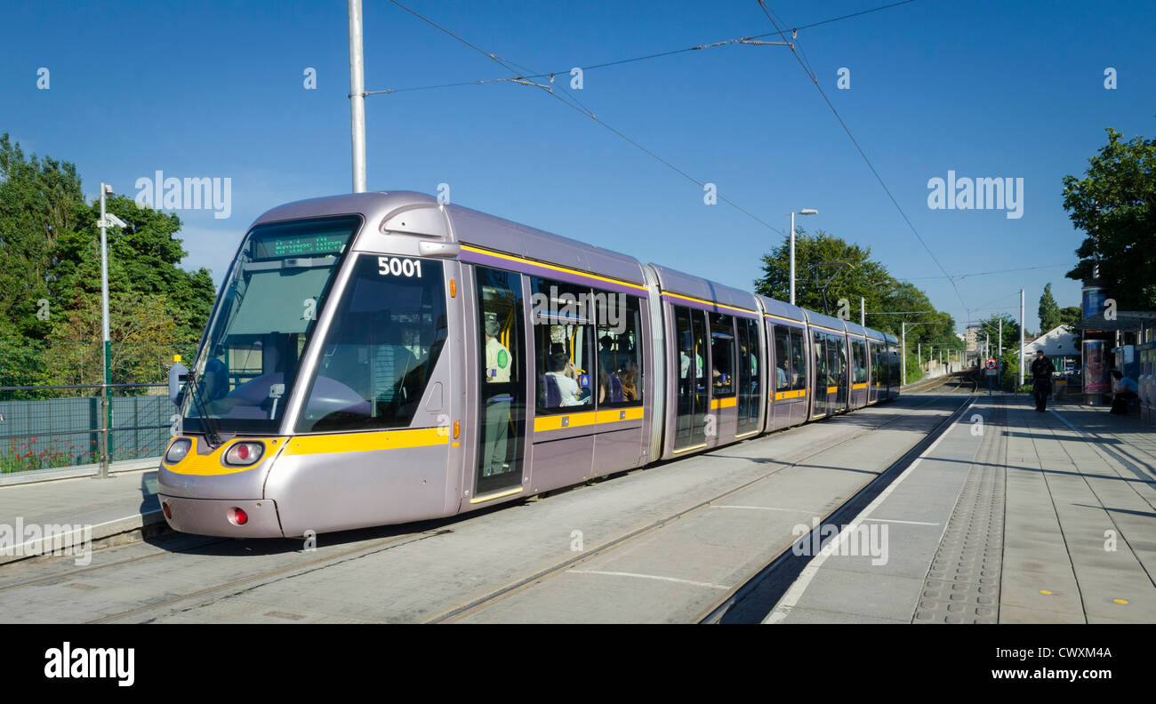 Tramway sur la ligne de tramway LUAS, Dublin, Irlande Banque D'Images