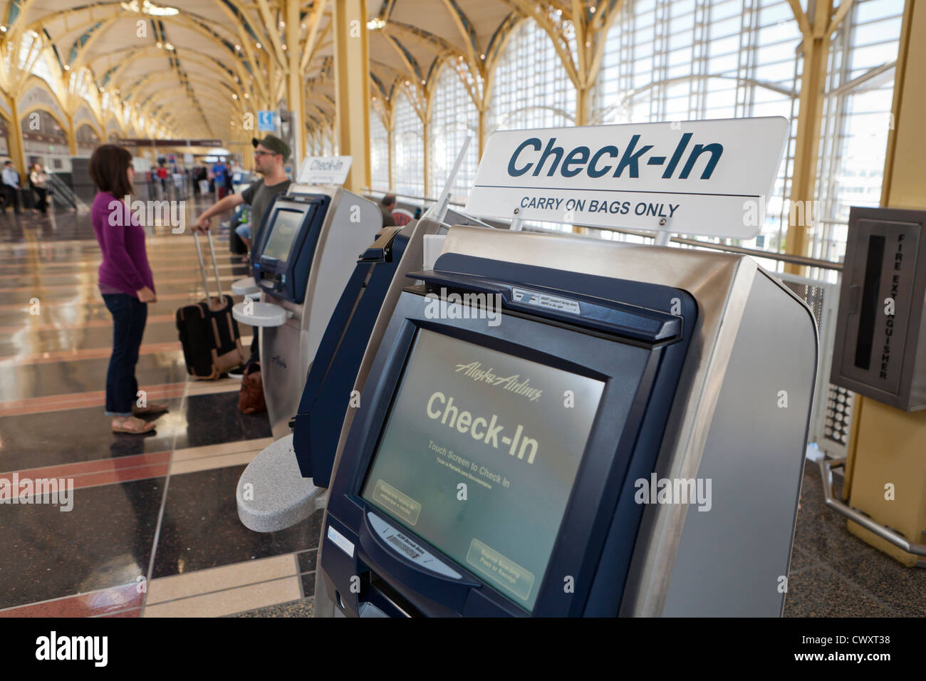 L'Alaska Airlines l'une des bornes d'enregistrement Banque D'Images